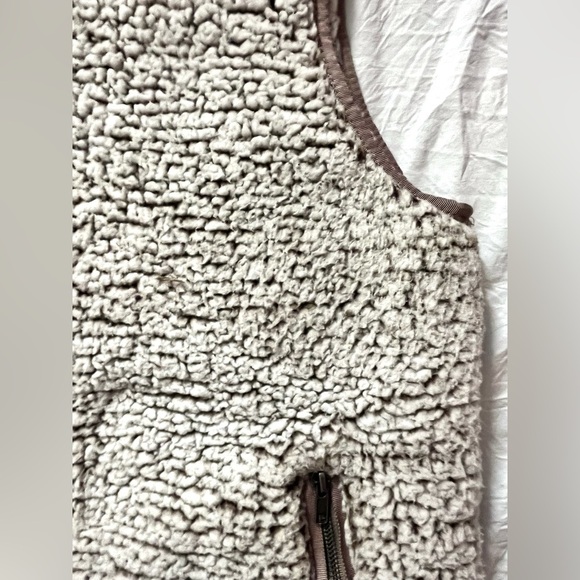 Thread + Supply Women’s Sherpa Fleece Vest Size Medium - Picture 6 of 13